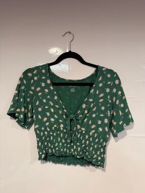 Green and white floral soft American‎ Eagle tie front crop top